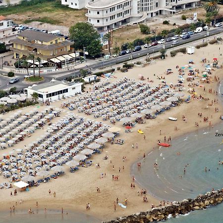 Palm Beach House - Vista Mare Montesilvano Marina Kültér fotó