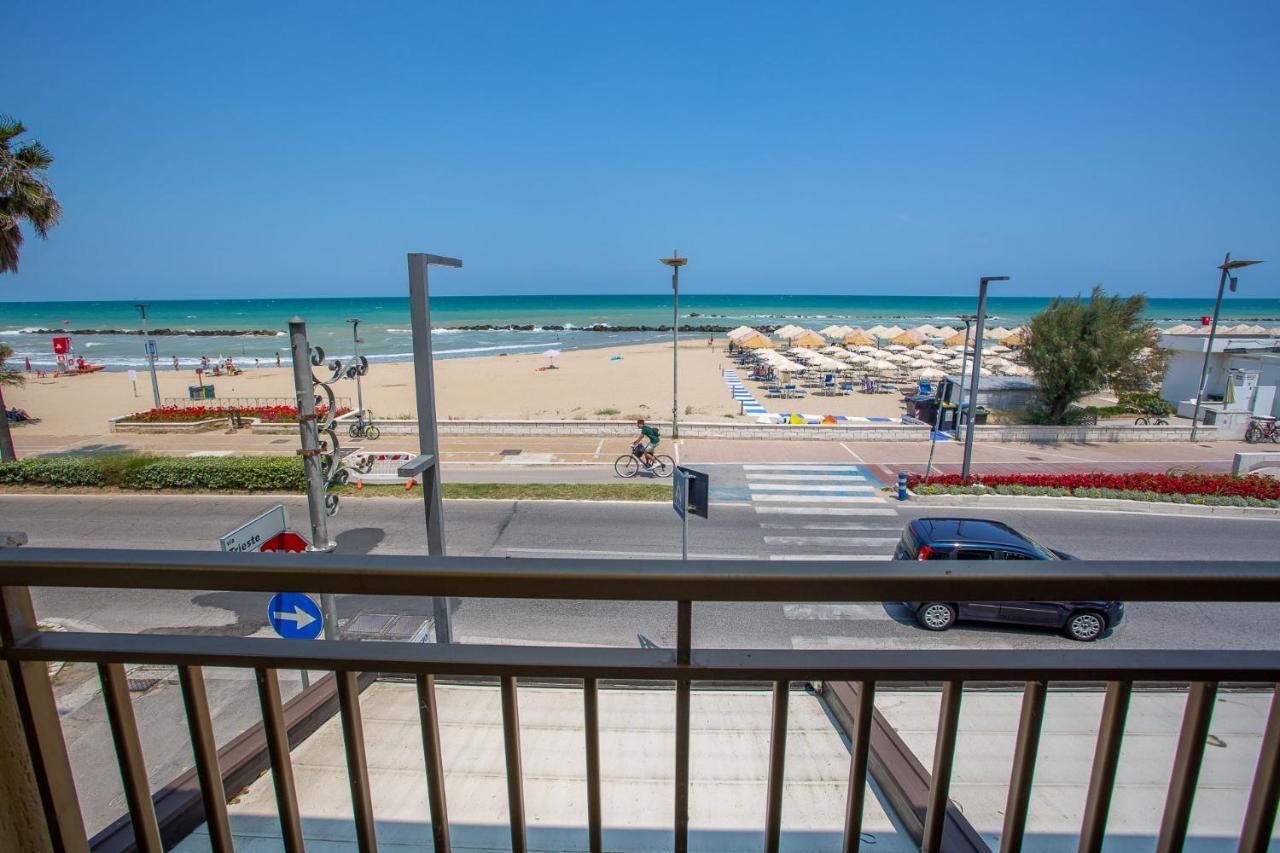 Palm Beach House - Vista Mare Montesilvano Marina Kültér fotó