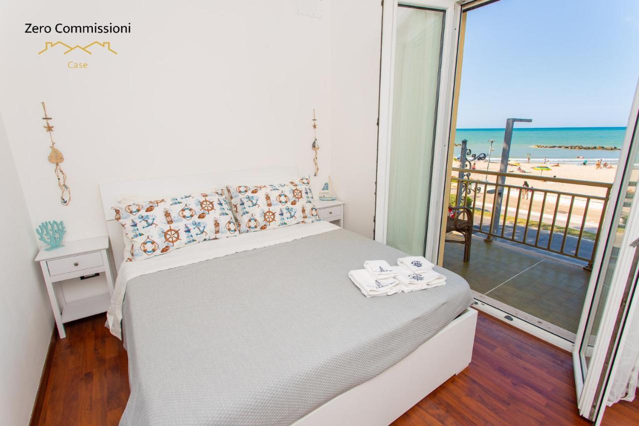 Palm Beach House - Vista Mare Montesilvano Marina Kültér fotó