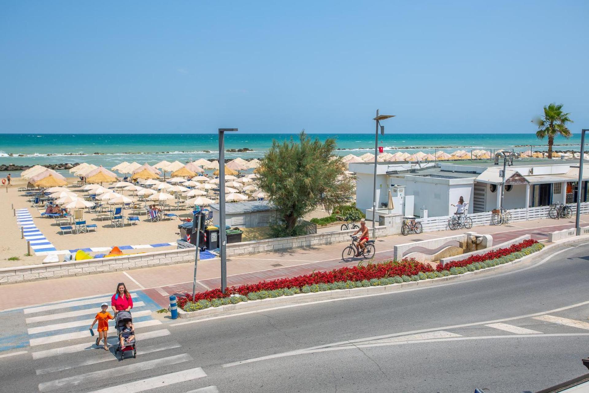 Palm Beach House - Vista Mare Montesilvano Marina Kültér fotó