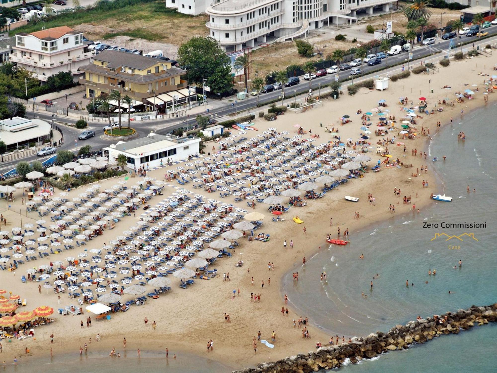 Palm Beach House - Vista Mare Montesilvano Marina Kültér fotó